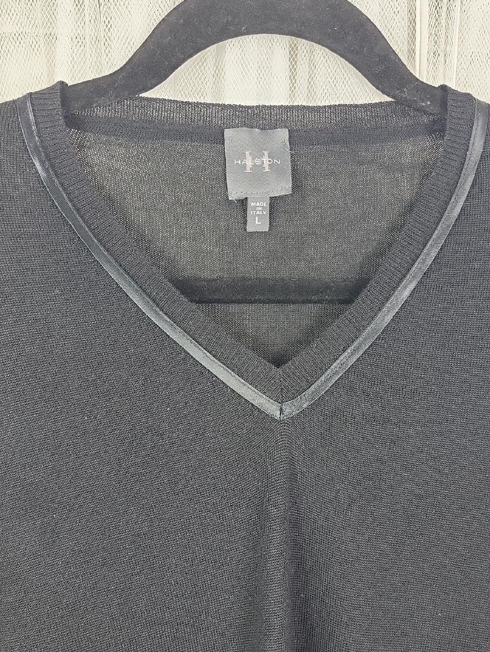 Halston Heritage Men's Black V-Neck Sweater Wool+Silk. Size L - Picture 3 of 7